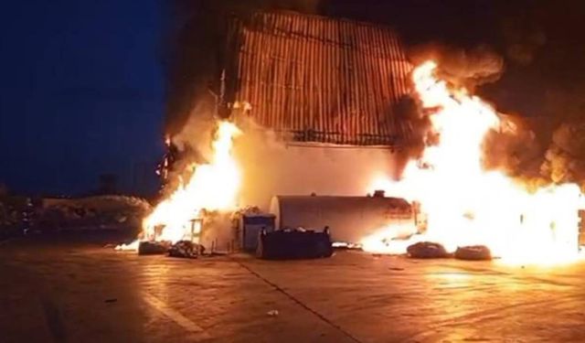 Adana'da geri dönüşüm tesisinde yangın