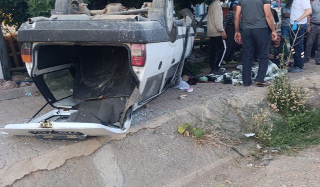 Adıyaman'da şarampole devrilen hafif ticari aracın sürücüsü hayatını kaybetti