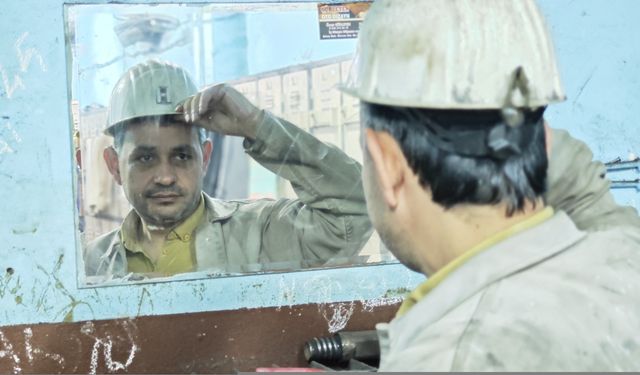 Babalar ve oğulları, omuz omuza vererek taş kömürünü gün ışığına çıkarıyor