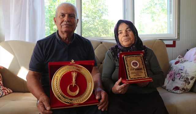 Burdur'da yaşlı çift arazilerini jandarmaya bağışladı