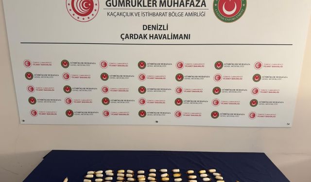 Denizli'de havalimanındaki bir yolcunun midesinde 74 kapsül uyuşturucu ele geçirildi