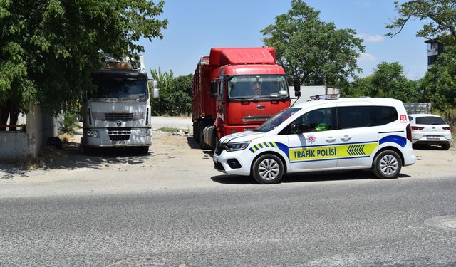 Kırklareli'nde şehir içinde park halinde bırakılan 7 tırın sürücüsüne ceza uygulandı