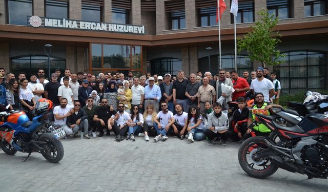 Konya'da motosiklet tutkunları huzurevini ziyaret etti