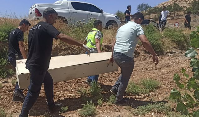 Mardin'de devrilen otomobildeki 1 kişi öldü, 1 kişi yaralandı