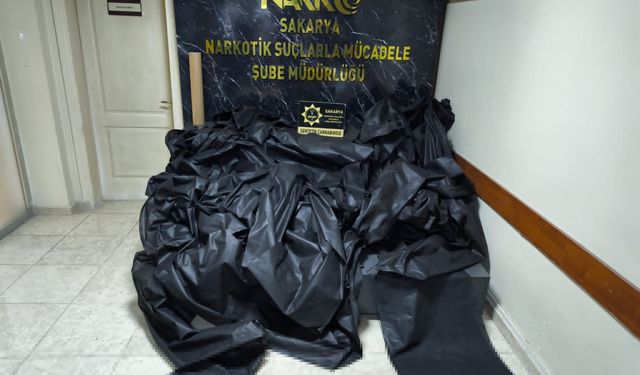 Sakarya'da kumaşa emdirilmiş 4 bin 200 içimlik sentetik uyuşturucu ele geçirildi