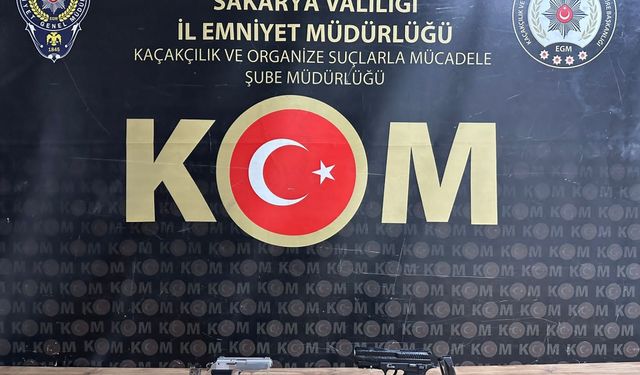 Sakarya'da silah kaçakçılığı operasyonunda 4 zanlı yakalandı