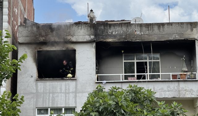 Samsun'da evde çıkan yangında 3 kişi dumandan etkilendi