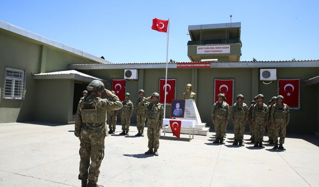 Sınırda görevli "hudut kartalları" bayramda vatan nöbetinde