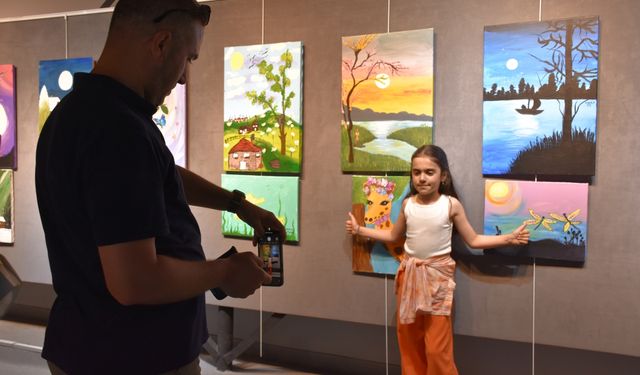 Trabzon'da çocukların yaptığı resimlerin yer aldığı sergi açıldı