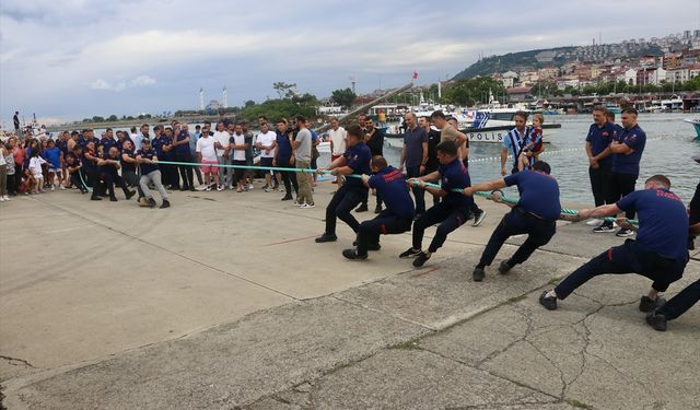 Trabzon'da yağlı direk yarışması düzenlendi