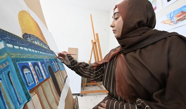 Düzceli üniversite öğrencisi, Filistinlilerin acılarını ve umutlarını tuvaline taşıyor