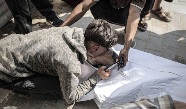 Soykırımcı İsrail ateşkese rağmen Gazze’ye saldırılarını sürdürüyor