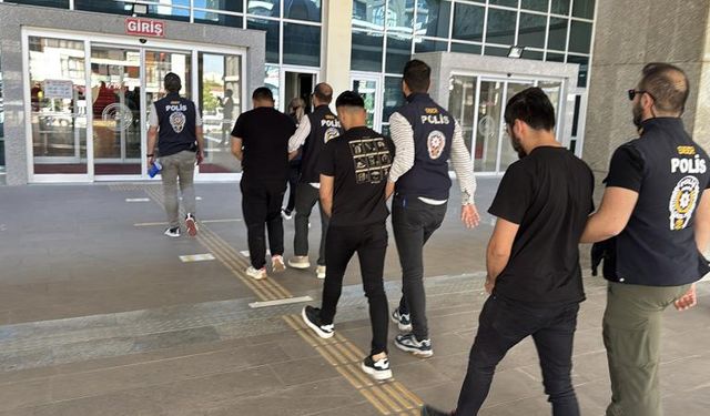 Şanlıurfa'da kaçakçılık operasyonunda 10 kişi yakalandı