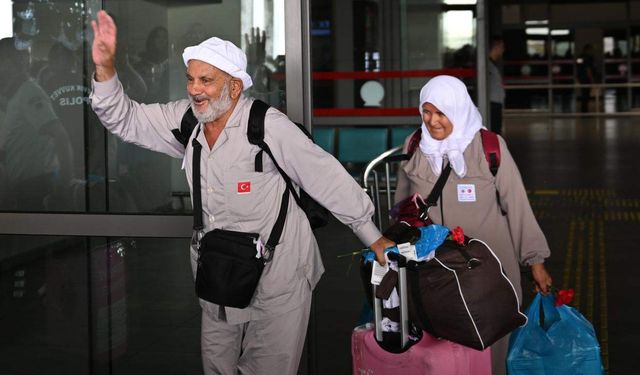 İlk hacı kafilesi Türkiye'ye döndü