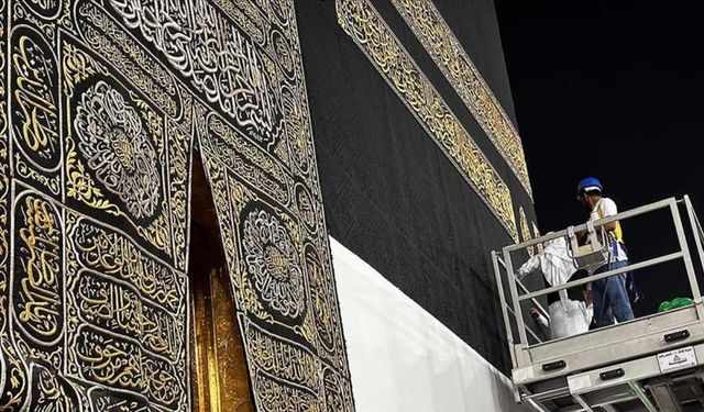 Kabe'nin örtüsü değiştirildi