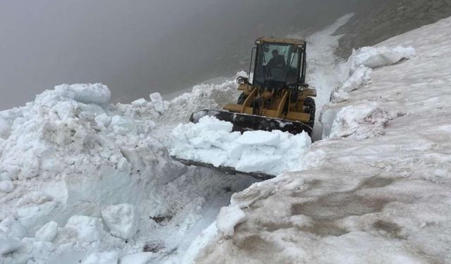Haziran ayında ekiplerin 'kar' mesaisi sürüyor