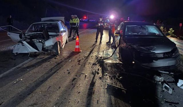 Siirt'te otomobil ile kamyonun çarpıştığı kazada ölenlerin sayısı 2'ye yükseldi