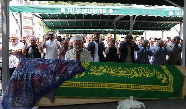 Kayseri'de KKKA şüphesiyle tedavi gören kadın vefat etti