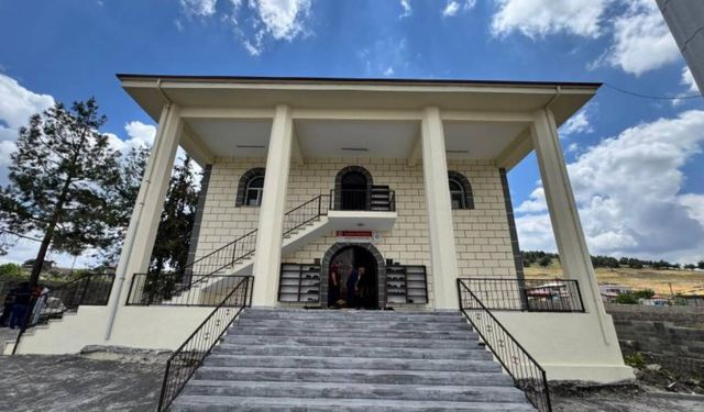 Depremde yıkılan cami yeniden yapıldı