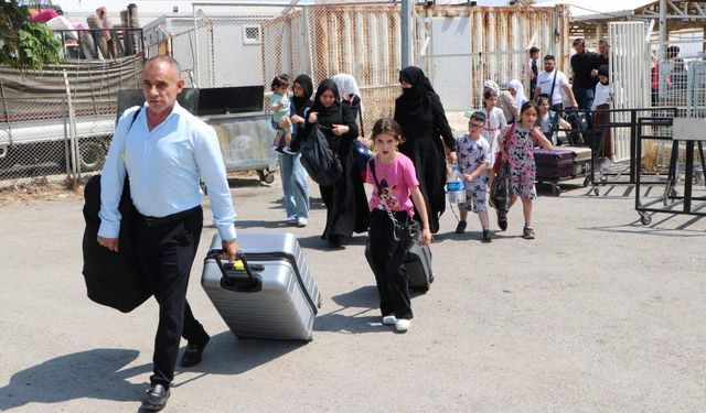 Türkiye'deki Suriyeliler ülkelerine dönüyor