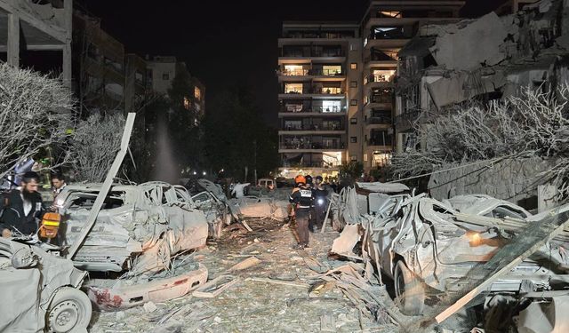 Tel Aviv alevler içinde! İran balistik füzelerle vurdu