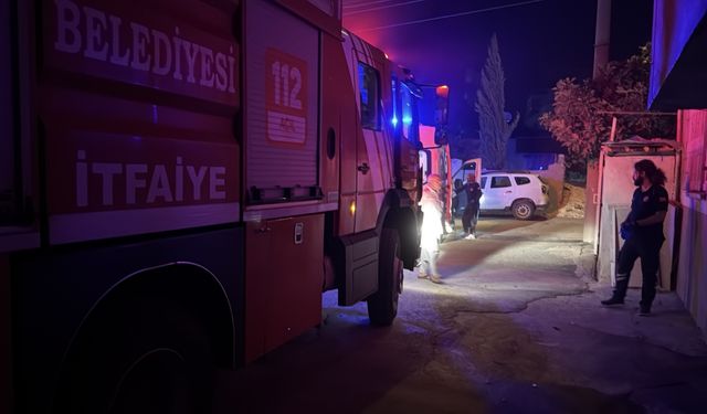 Adıyaman'da evde çıkan yangında 2 kişi dumandan etkilendi