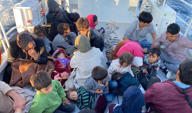 Çanakkale açıklarında 27 düzensiz göçmen kurtarıldı