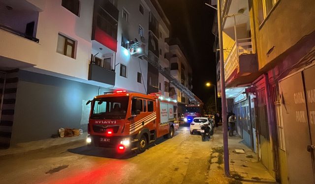 Elazığ'da evde çıkan yangında bir kişi dumandan etkilendi