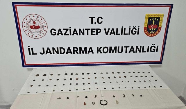 Gaziantep'te tarihi eser niteliğinde 80 sikke ile 14 obje ele geçirildi