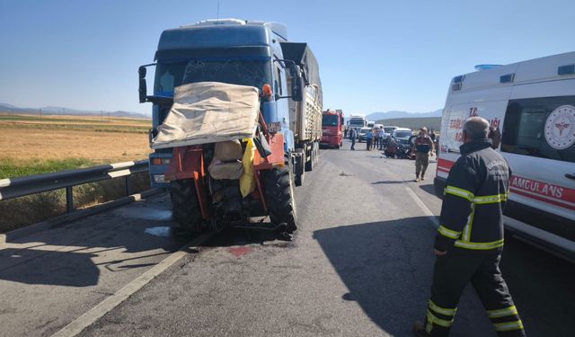 Gaziantep’te tırla çarpışan traktördeki 2 kişi yaralandı
