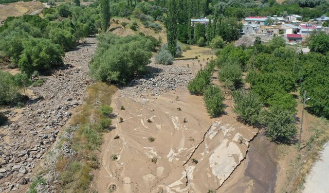 Kars'ta sel ve heyelan nedeniyle köylerde hasar oluştu