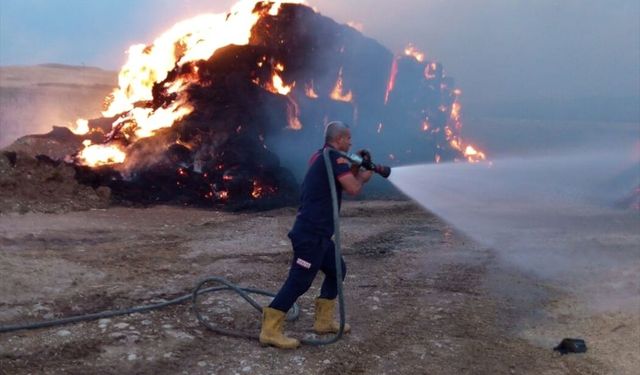 Siirt'te saman balyalarında çıkan yangın söndürüldü
