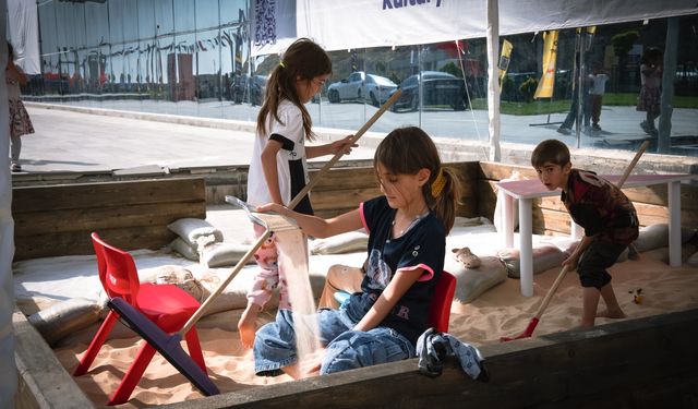 Vanlıları sanatsal etkinliklerle buluşturan "Van Kültür Yolu Festivali" sürüyor