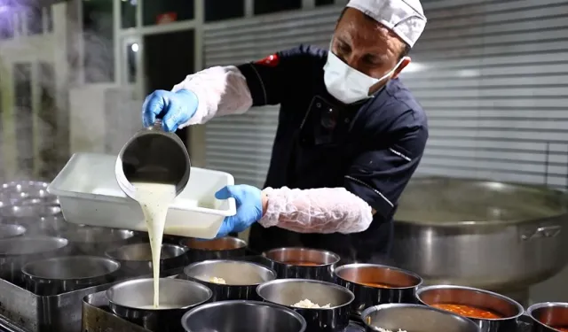 Denizlili vatandaşlar aşevlerini doldurdu