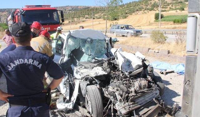 Manisa'da tır ile otomobil çarpıştı: 4 ölü