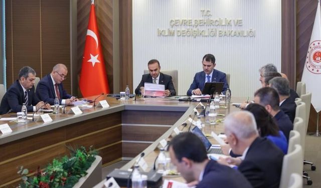 Bakan Kacır, Siirt'te esnafı ziyaret etti, iş insanları ile bir araya geldi