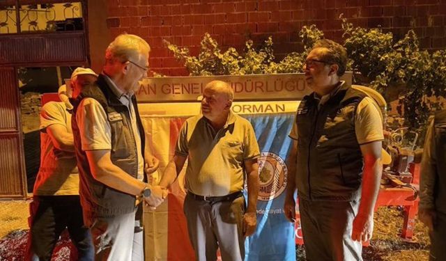 Patlayan lastiğine rağmen yangına su taşıyan çiftçiye anlamlı hediye