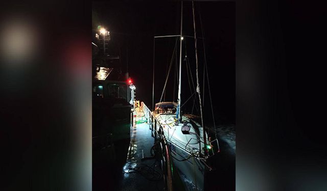 Muğla açıklarında sürüklenen teknedeki 6 kişi kurtarıldı