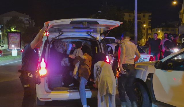 Jandarmanın 'dur' ihtarına uymayan otomobilde 6 düzensiz göçmen yakalandı