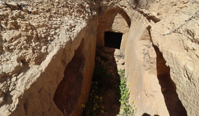 Şanlıurfa'da bulunan kaya mezarı kayıt altına alındı