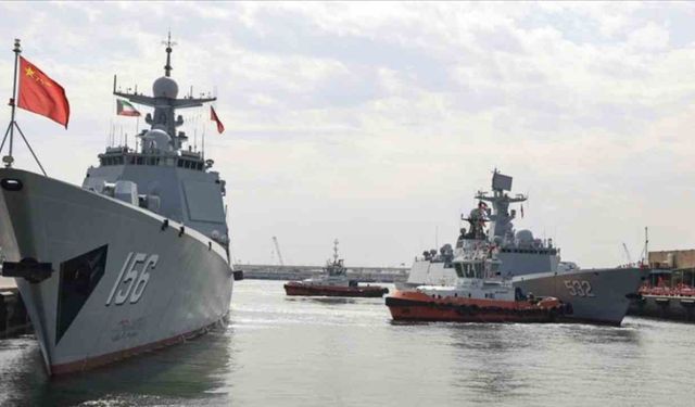 Çin ile Filipinler'in savaş gemileri çarpıştı