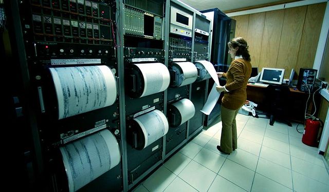 Sındırgı'daki 6,1'lik depremin ardından artçı sayısı 30 bine yaklaştı