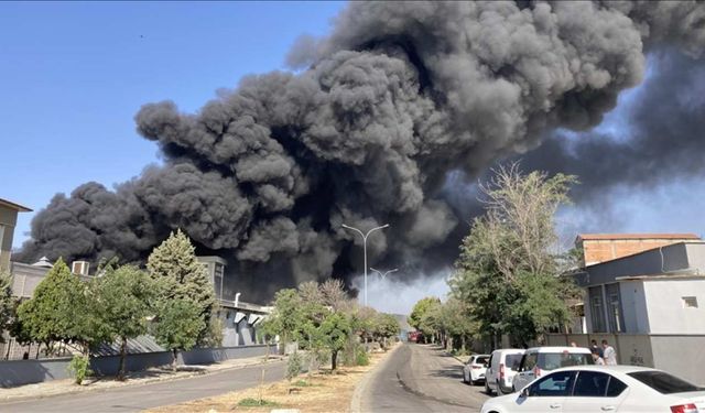 Gaziantep'te geri dönüşüm fabrikasında yangın çıktı