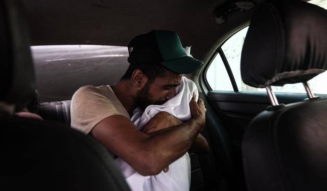 İsrail, Gazze'de alıkoyduğu 7 Filistinli esiri daha serbest bıraktı