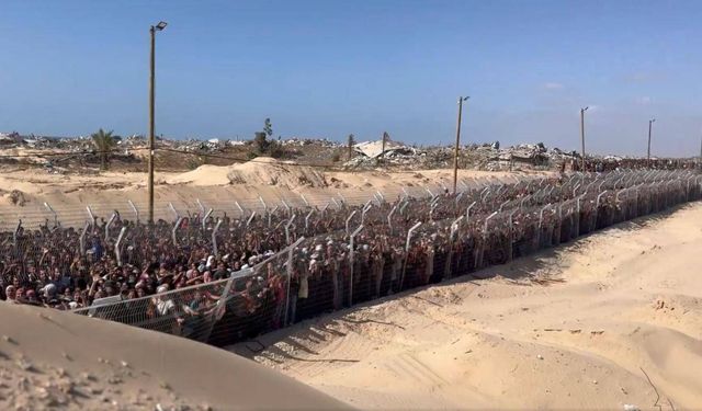 Katil İsrail Gazze'de yardım almak isteyen binlerce kişiyi katletti