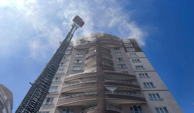 Kayseri'de 14 katlı binada yangın!