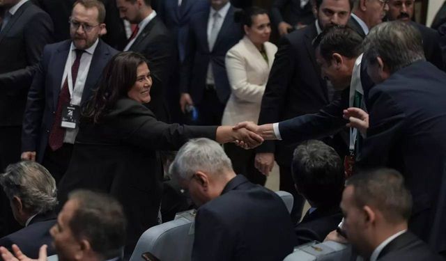 Özlem Çerçioğlu AK Parti'ye katıldı