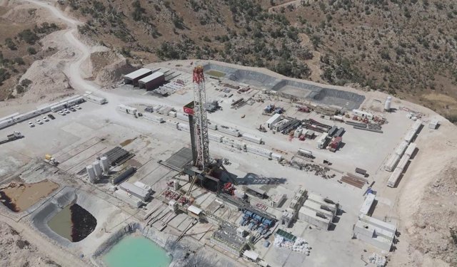 İki yerli petrol sondaj kulesi Şırnak'ta göreve başladı