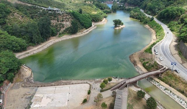 Trabzon'daki Sera Gölü yüzeyinden 30 kamyon çöp temizlendi