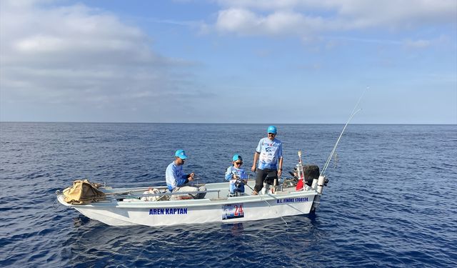 Antalya'da balıkçılar en büyük balığı tutmak için yarışıyor